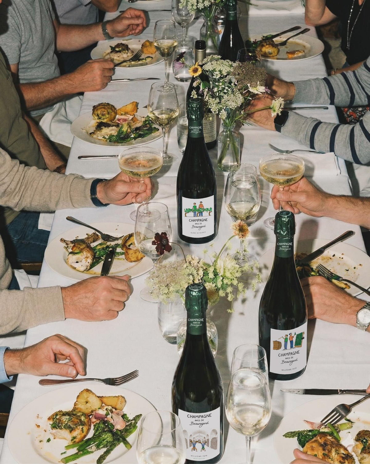 La table était belle. Le champagne aussi.